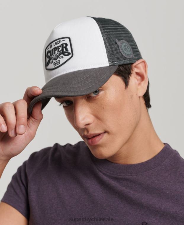 hombres Superdry blanco gorra trucker clásica 2R68Z1594