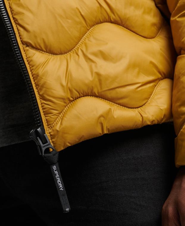 hombres Superdry amarillo abrigo acolchado ligero con capucha 2R68Z1003