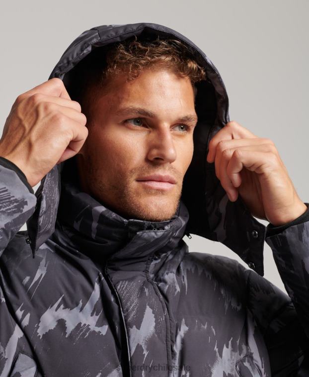 hombres Superdry gris oscuro abrigo acolchado boxy 2R68Z5365