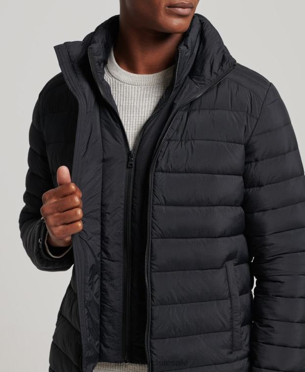 hombres Superdry negro abrigo acolchado corto y ligero 2R68Z1029