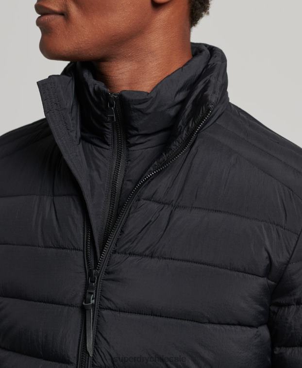 hombres Superdry negro abrigo acolchado corto y ligero 2R68Z1029