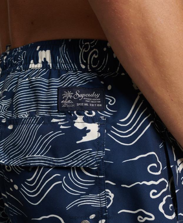hombres Superdry azul oscuro shorts de baño hawaianos reciclados 2R68Z400