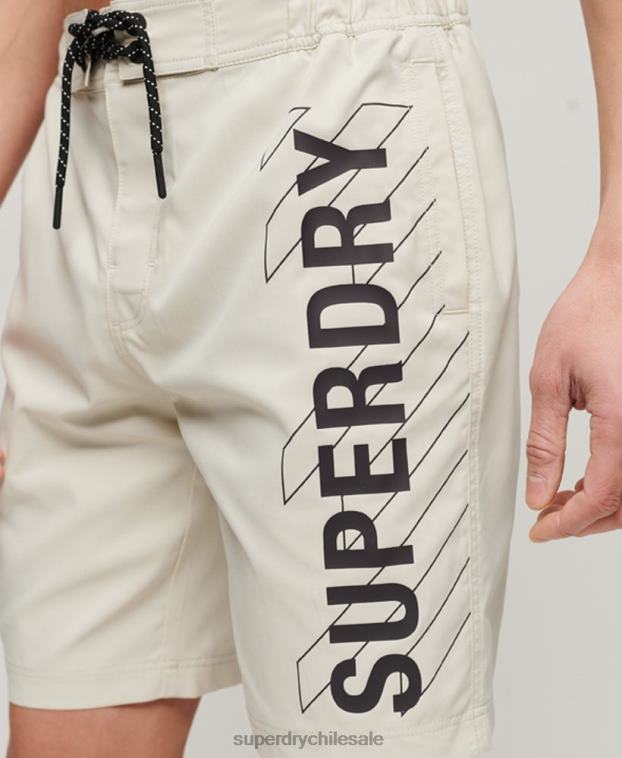 hombres Superdry beige shorts de playa reciclados con ropa deportiva 2R68Z41