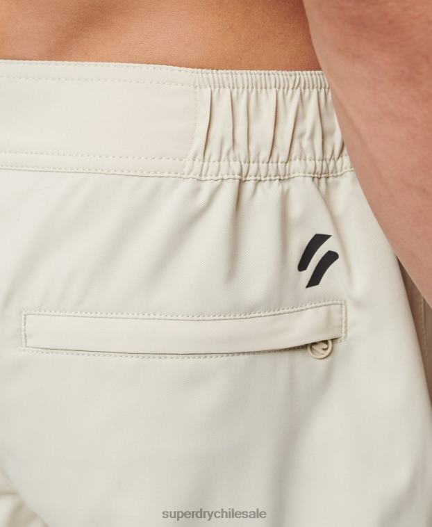 hombres Superdry beige shorts de playa reciclados con ropa deportiva 2R68Z41