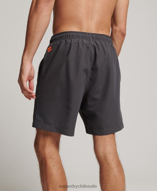 hombres Superdry gris oscuro shorts de baño reciclados core sport de 17 pulgadas 2R68Z385