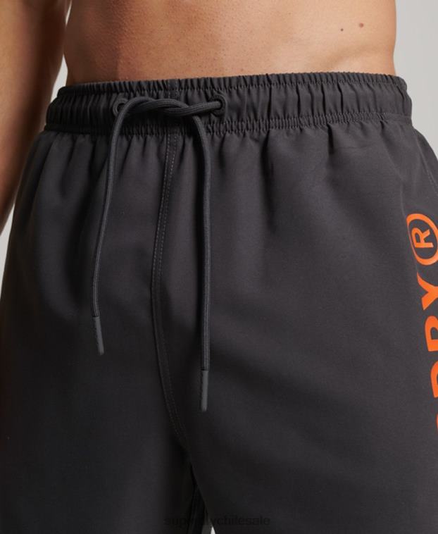 hombres Superdry gris oscuro shorts de baño reciclados core sport de 17 pulgadas 2R68Z385