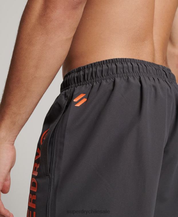 hombres Superdry gris oscuro shorts de baño reciclados core sport de 17 pulgadas 2R68Z385