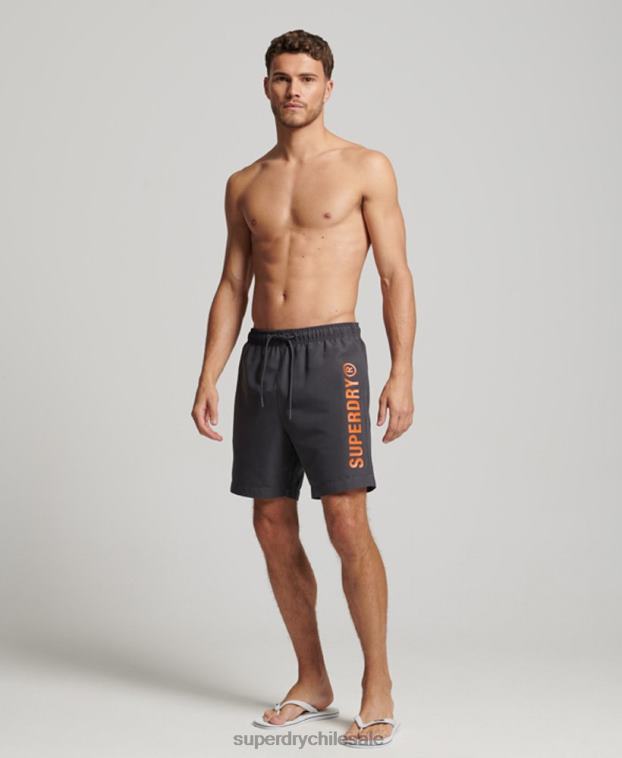 hombres Superdry gris oscuro shorts de baño reciclados core sport de 17 pulgadas 2R68Z385