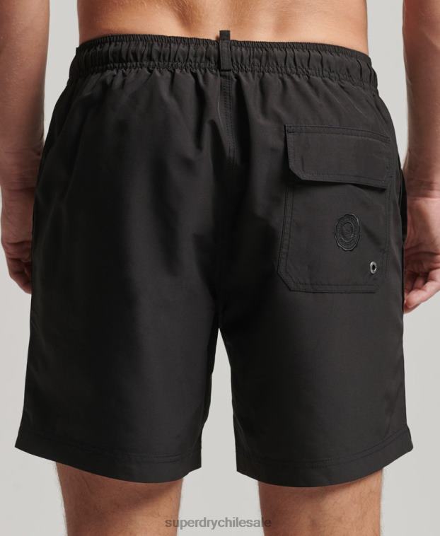 hombres Superdry gris oscuro shorts de playa de polo reciclado 2R68Z397
