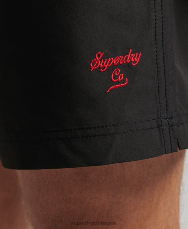 hombres Superdry gris oscuro shorts de playa de polo reciclado 2R68Z397