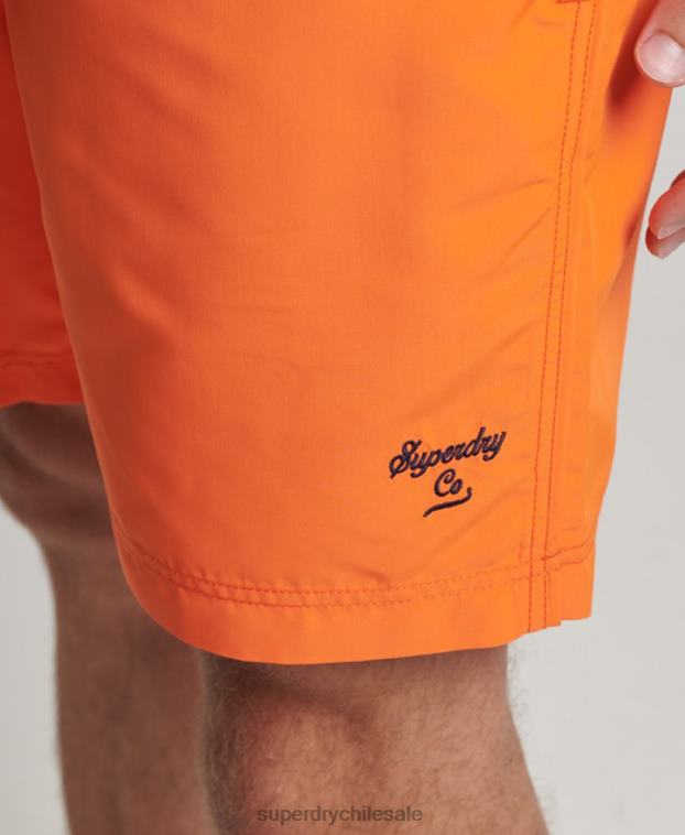 hombres Superdry naranja shorts de playa de polo reciclado 2R68Z391