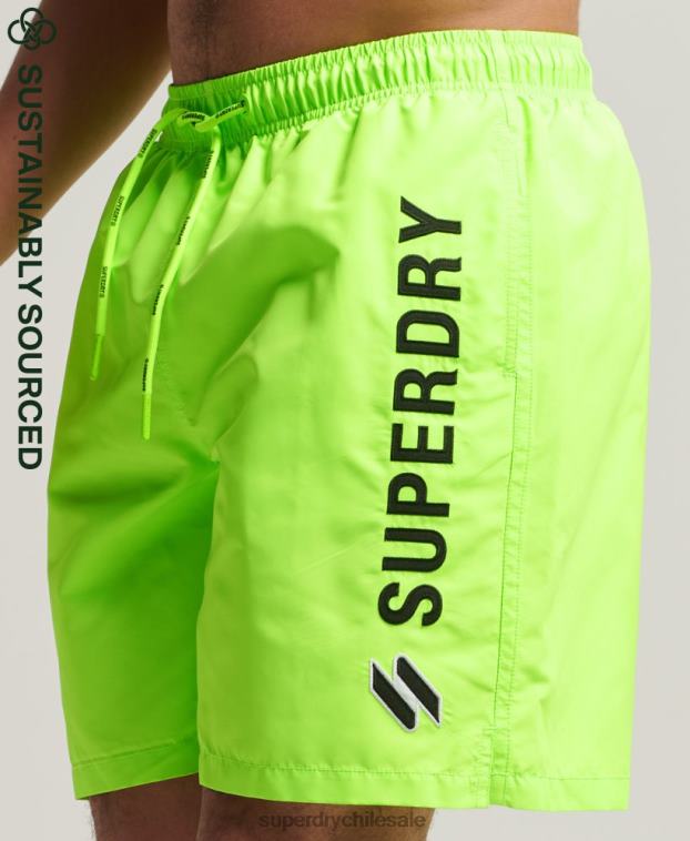 hombres Superdry verde shorts de baño reciclados de 19 pulgadas con apliques 2R68Z416