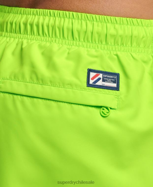 hombres Superdry verde shorts de baño reciclados de 19 pulgadas con apliques 2R68Z416