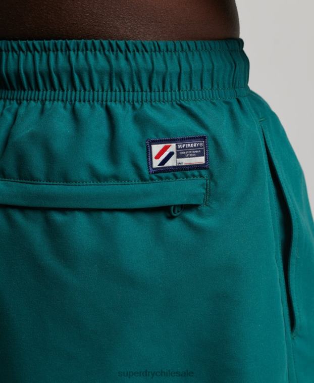 hombres Superdry verde shorts de baño reciclados de 19 pulgadas con apliques 2R68Z452