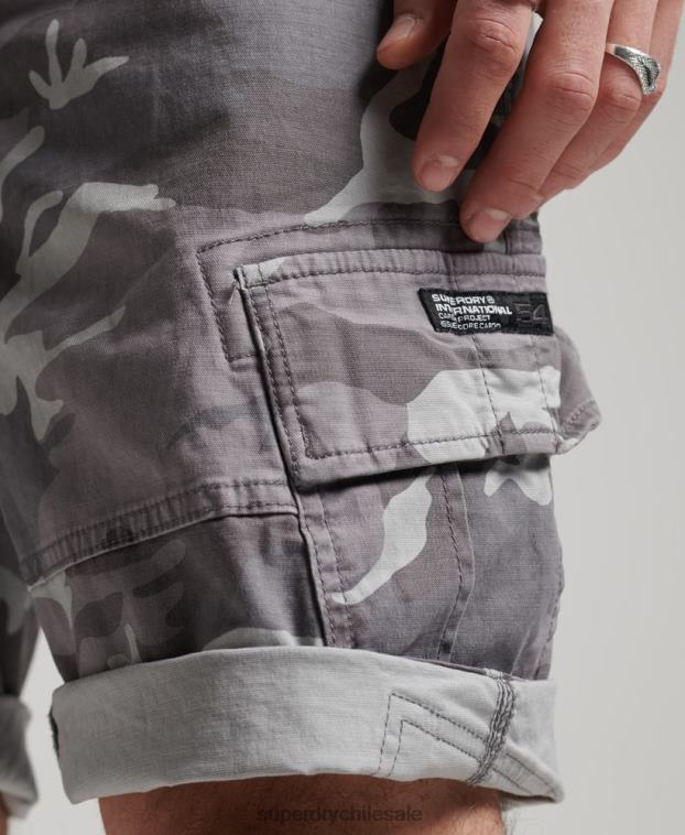 hombres Superdry gris claro shorts cargo básicos 2R68Z334