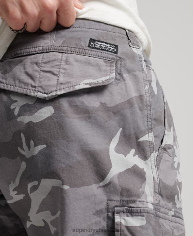 hombres Superdry gris claro shorts cargo básicos 2R68Z334