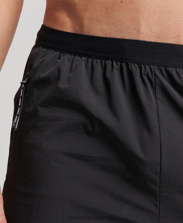 hombres Superdry negro pantalones cortos híbridos de tren 2R68Z292