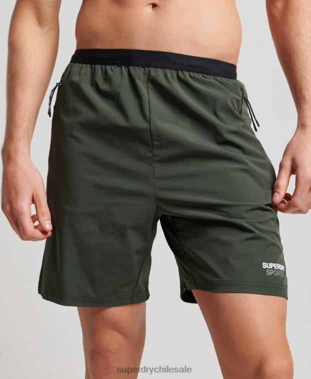 hombres Superdry verde pantalones cortos híbridos de tren 2R68Z1412