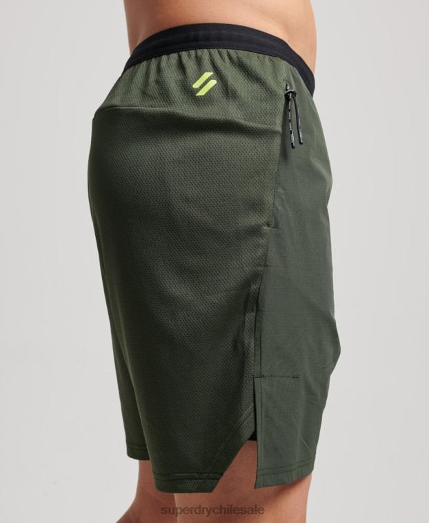 hombres Superdry verde pantalones cortos híbridos de tren 2R68Z1412