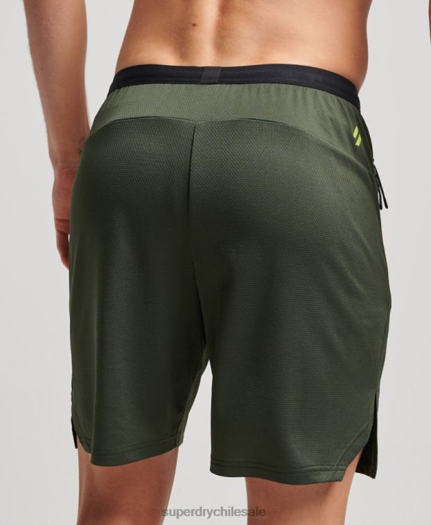 hombres Superdry verde pantalones cortos híbridos de tren 2R68Z1412