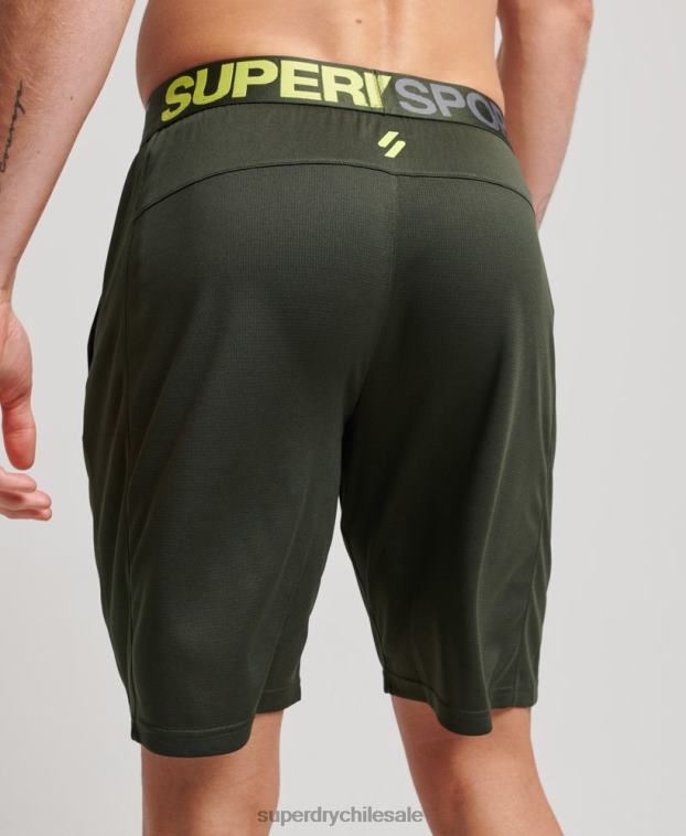 hombres Superdry verde shorts holgados básicos 2R68Z1404