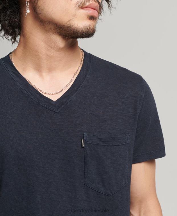 hombres Superdry Armada camiseta de algodón orgánico con cuello de pico y bolsillo flameado 2R68Z4807