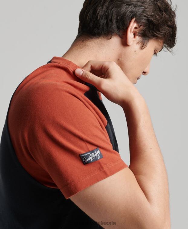 hombres Superdry Armada playera raglán con logo gráfico 2R68Z4842