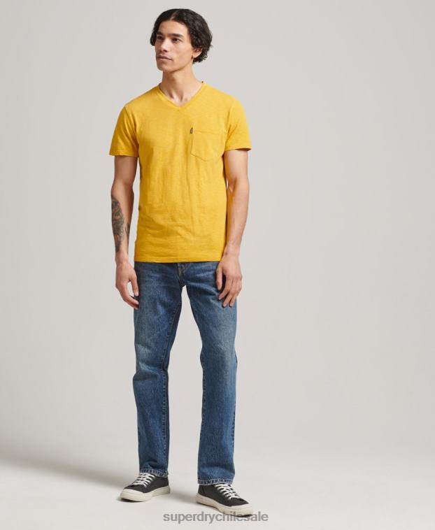 hombres Superdry amarillo camiseta de algodón orgánico con cuello de pico y bolsillo flameado 2R68Z4801