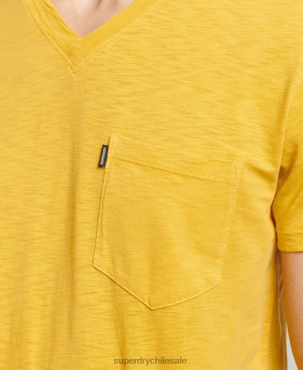 hombres Superdry amarillo camiseta de algodón orgánico con cuello de pico y bolsillo flameado 2R68Z4801