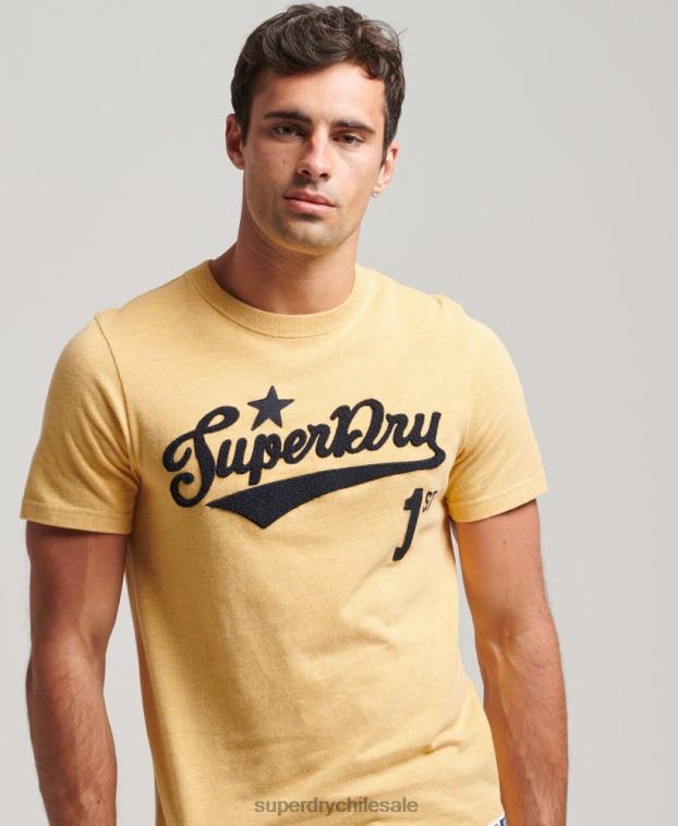 hombres Superdry amarillo camiseta universitaria estilo script vintage 2R68Z4922