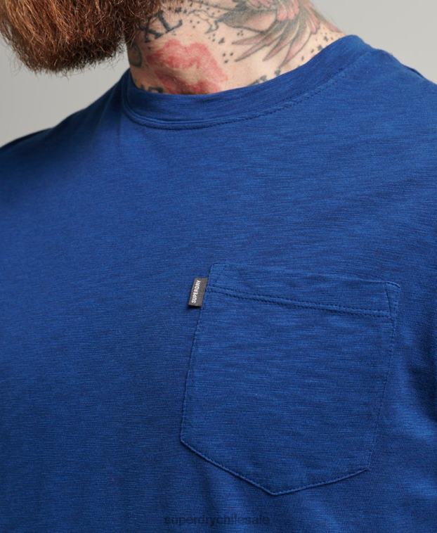 hombres Superdry azul camiseta de algodón orgánico con cuello redondo y bolsillo flameado 2R68Z4884