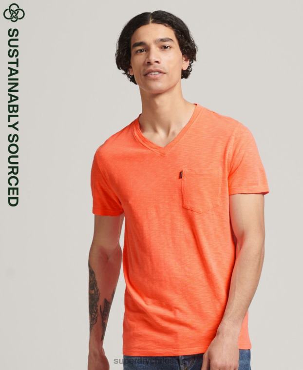hombres Superdry coral camiseta de algodón orgánico con cuello de pico y bolsillo flameado 2R68Z4863