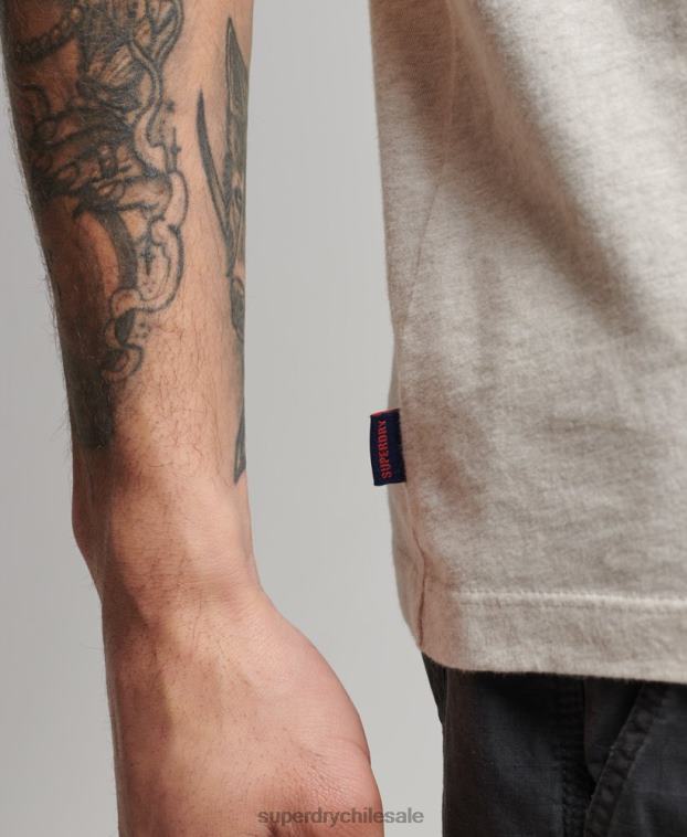 hombres Superdry crema playera con cuello redondo y logo Essential de algodón orgánico 2R68Z4883