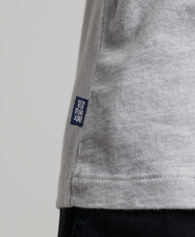 hombres Superdry gris claro top de algodón orgánico con logo vintage bordado 2R68Z1549