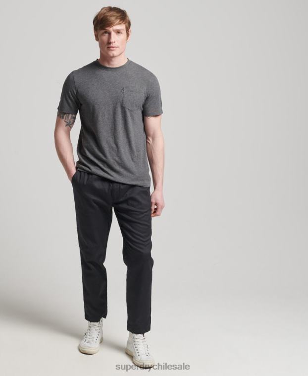 hombres Superdry gris oscuro camiseta de algodón orgánico con cuello redondo y bolsillo flameado 2R68Z4910
