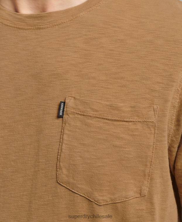 hombres Superdry marrón camiseta de algodón orgánico con cuello redondo y bolsillo flameado 2R68Z4905