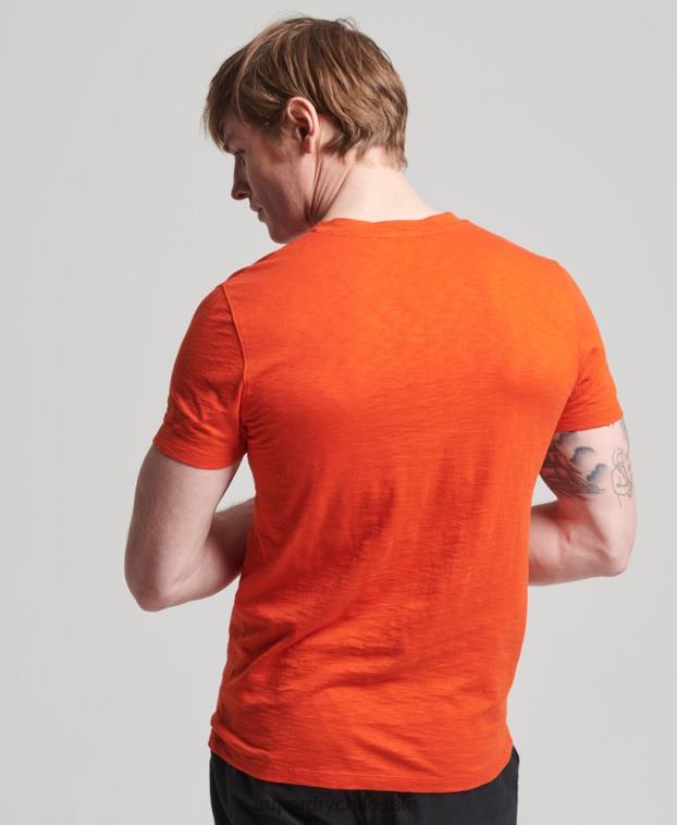 hombres Superdry naranja camiseta de algodón orgánico con cuello de pico y bolsillo flameado 2R68Z4810