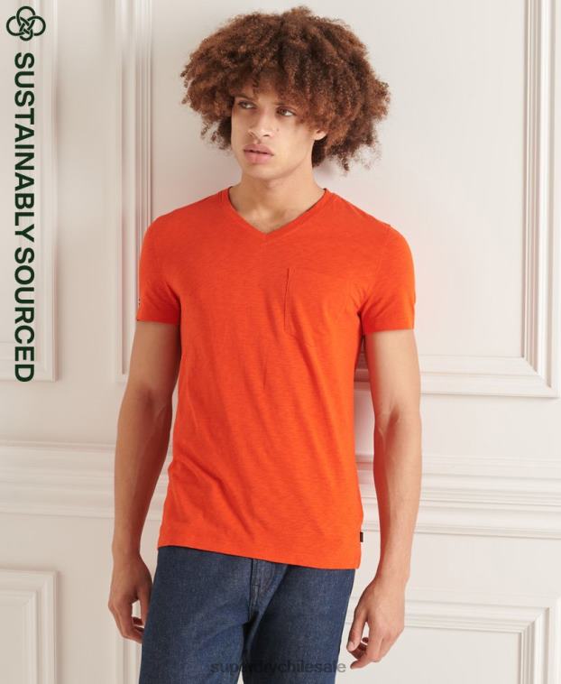 hombres Superdry naranja camiseta de algodón orgánico con cuello de pico y bolsillo flameado 2R68Z4837