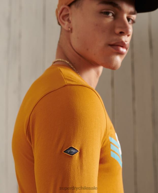 hombres Superdry oro top de manga larga con logo central cali 2R68Z6444
