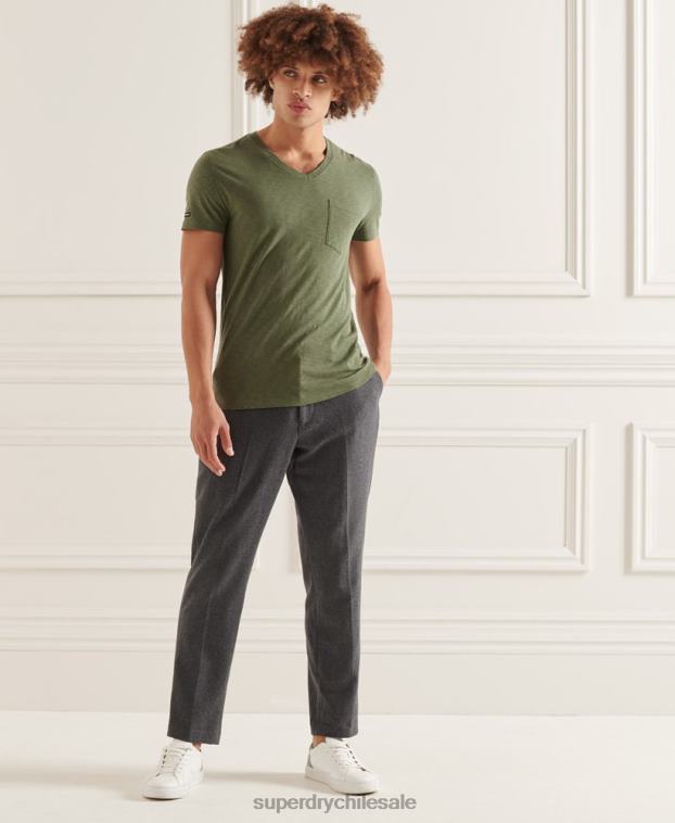 hombres Superdry verde camiseta de algodón orgánico con cuello de pico y bolsillo flameado 2R68Z4846