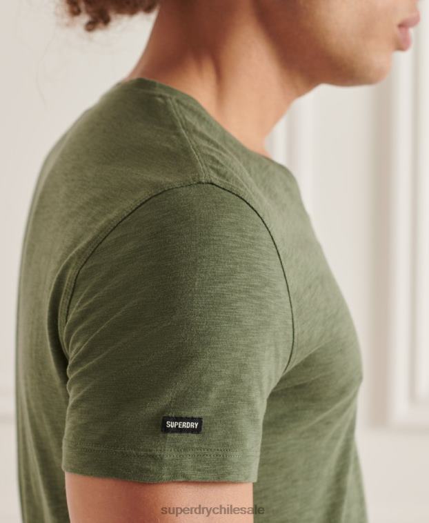 hombres Superdry verde camiseta de algodón orgánico con cuello de pico y bolsillo flameado 2R68Z4846
