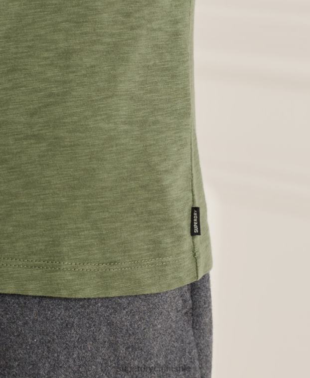 hombres Superdry verde camiseta de algodón orgánico con cuello de pico y bolsillo flameado 2R68Z4846