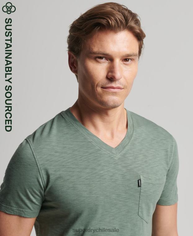 hombres Superdry verde camiseta de algodón orgánico con cuello de pico y bolsillo flameado 2R68Z4857