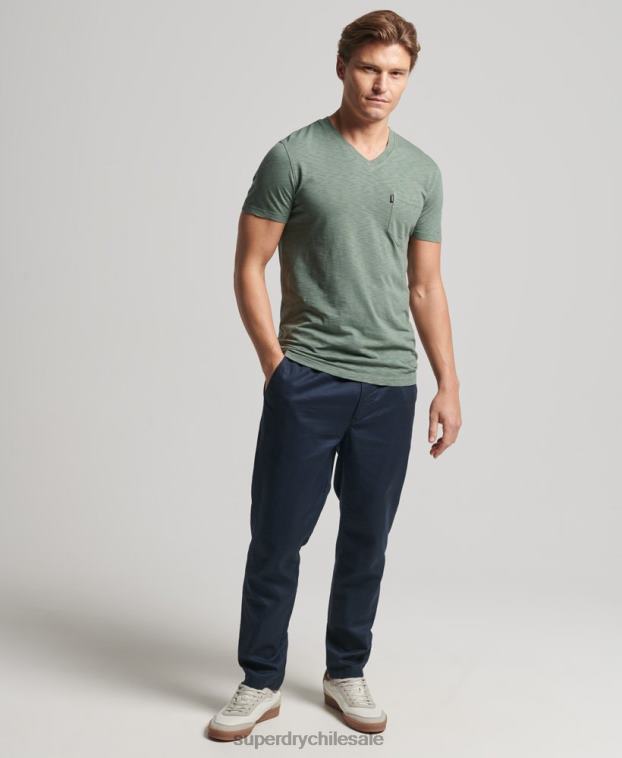 hombres Superdry verde camiseta de algodón orgánico con cuello de pico y bolsillo flameado 2R68Z4857