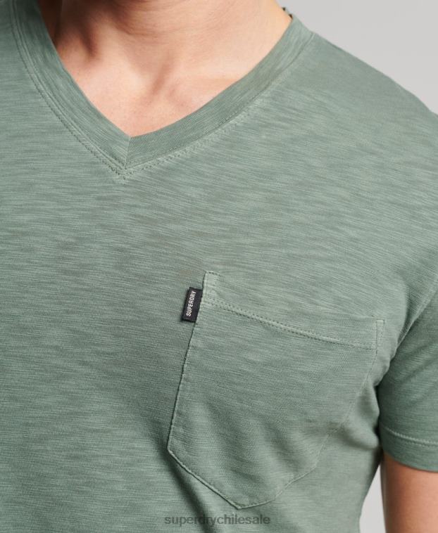 hombres Superdry verde camiseta de algodón orgánico con cuello de pico y bolsillo flameado 2R68Z4857