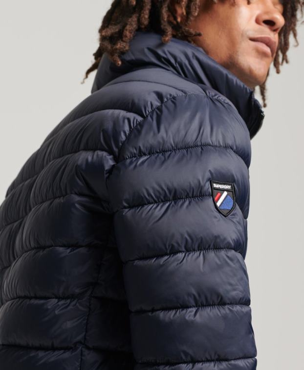 hombres Superdry Armada chaqueta acolchada con logo clásico 2R68Z4654
