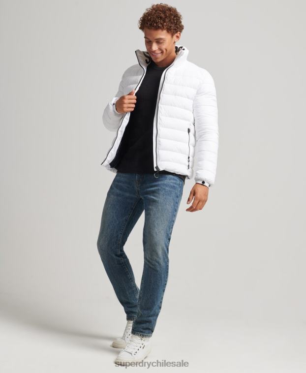 hombres Superdry blanco chaqueta acolchada con logo clásico 2R68Z4695