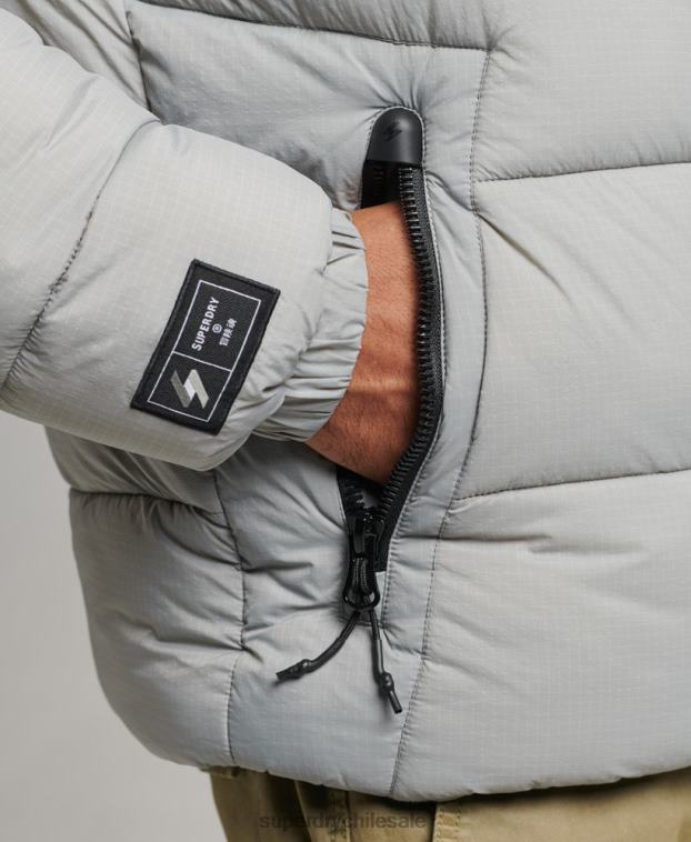 hombres Superdry gris claro chaqueta acolchada deportiva sin capucha 2R68Z1059