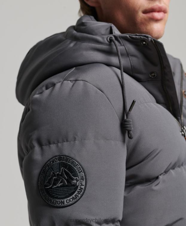 hombres Superdry gris oscuro chamarra acolchada Everest con capucha 2R68Z1049