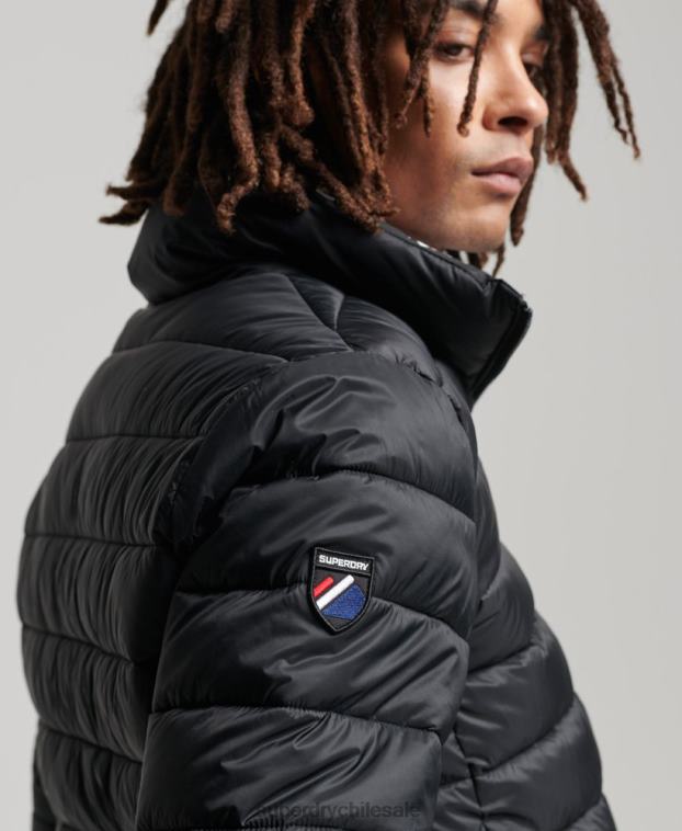 hombres Superdry negro chaqueta acolchada con logo clásico 2R68Z4633